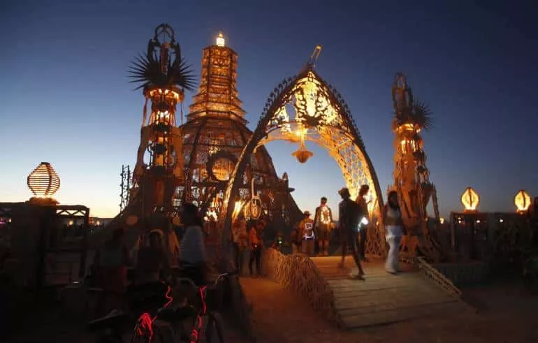 Ночной Burning Man
