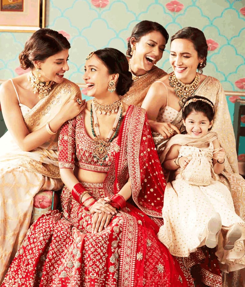 Роскошь и достоинство в нарядах Anita Dongre