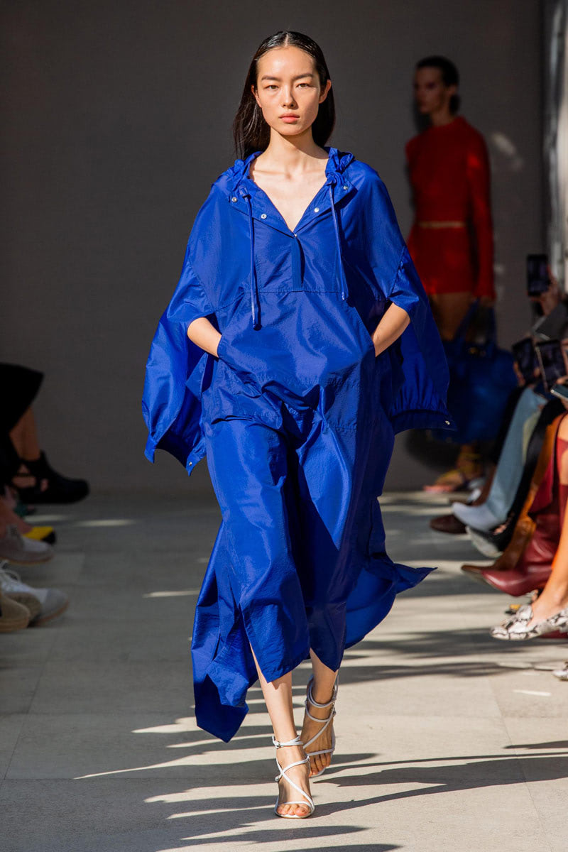 Модный цвет весна лето 2020 Classic Blue