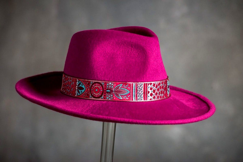 Модная одежда fuchsia fedora