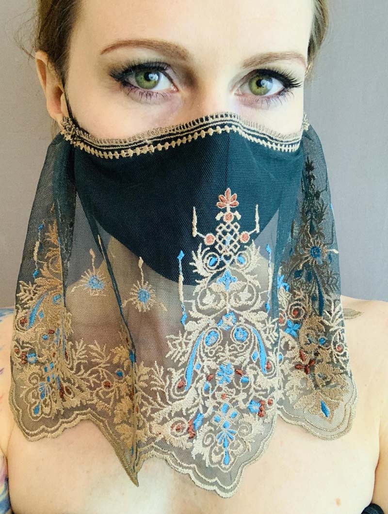 Стильные маски от вирусов