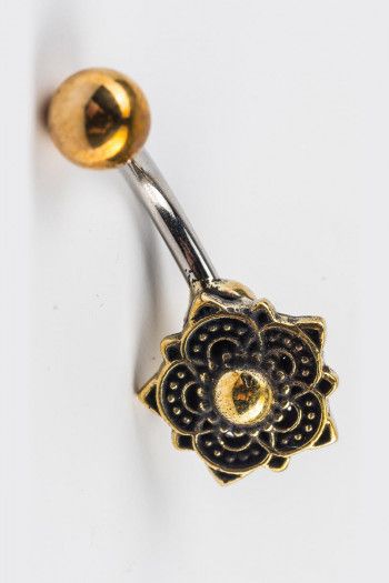 Пирсинг в пупок Ревари