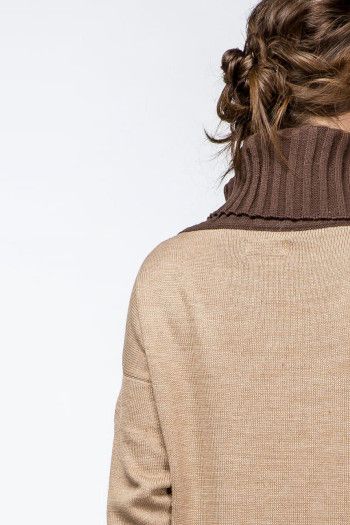 Женское вязаное платье с орнаментом