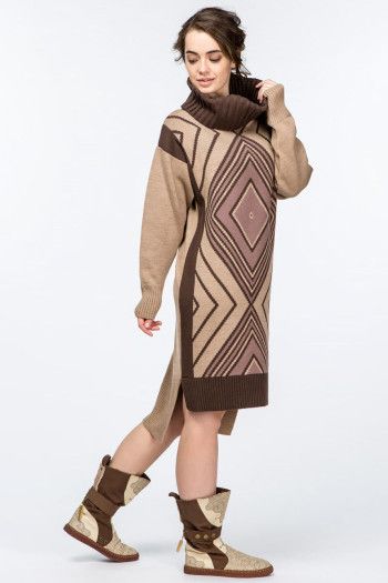Женское вязаное платье с орнаментом