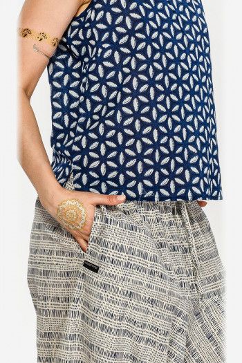 Женская майка с цветами Адонара