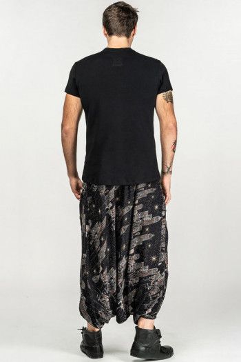 Мужская черная футболка с авторским принтом «Шаман»