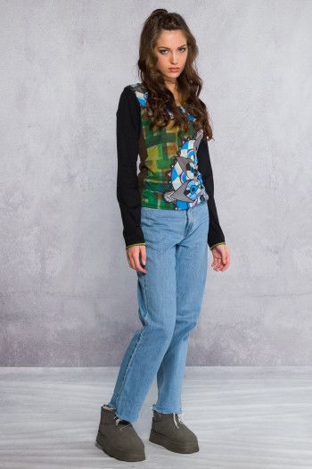 Яркая кофта Прагхаса