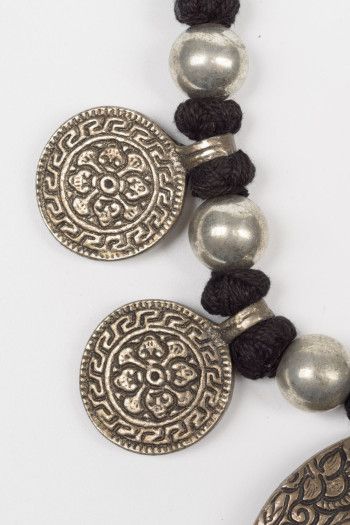 Плетеное украшение на шею Нарасимха