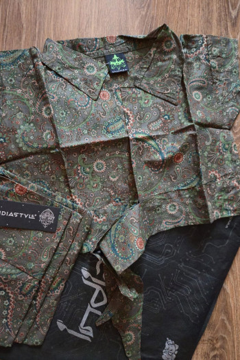 Топ с воротником Багмати