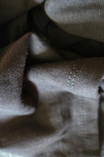 Чёрная майка Каладиум