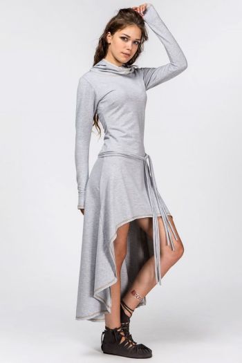 Серое асимметричное платье