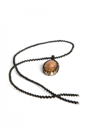 Амулет с камнем Солнечный