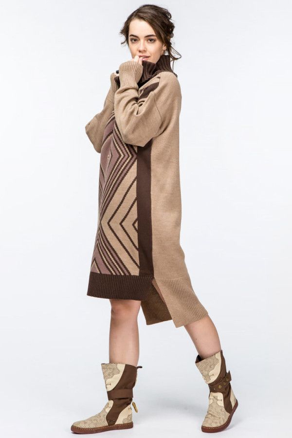 Женское вязаное платье с орнаментом