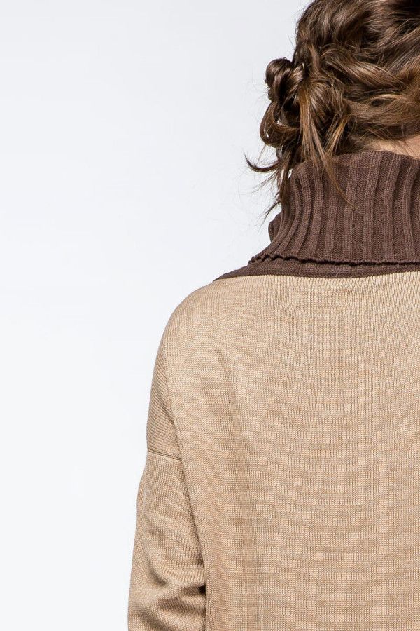 Женское вязаное платье с орнаментом