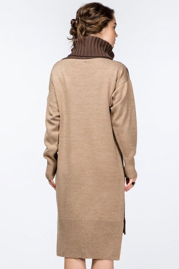 Женское вязаное платье с орнаментом