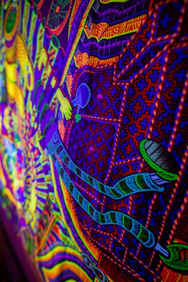 Флуоресцентное светящееся полотно «Дирижер сознания»