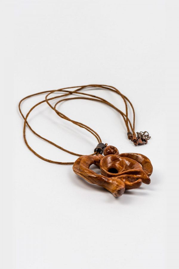 Кулон из дерева Роза мира