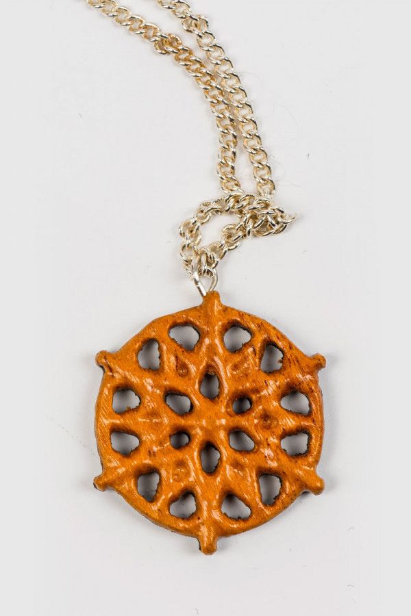 Деревянный кулон на цепочке Оазис