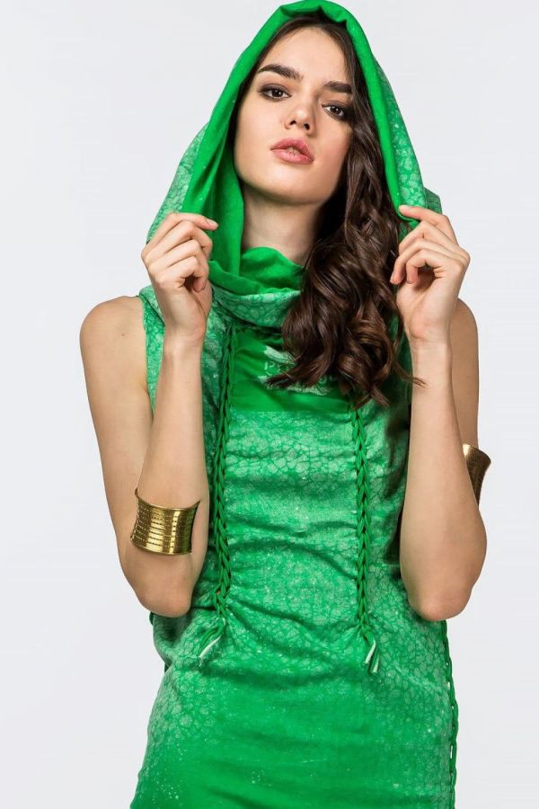 Платье с капюшоном Тара