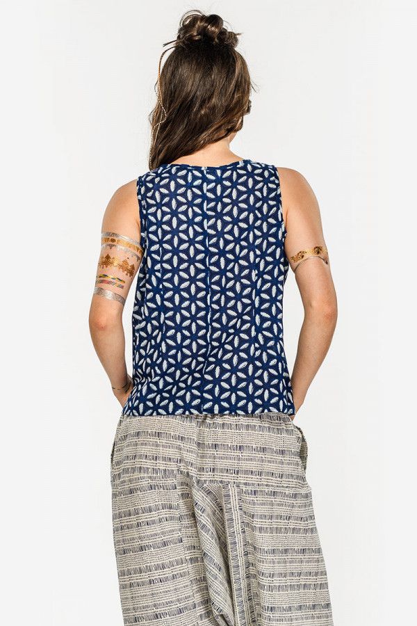 Женская майка с цветами Адонара