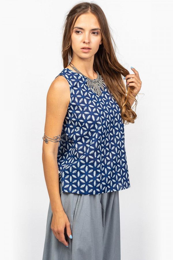 Женская майка с цветами Адонара