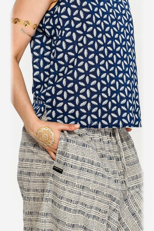 Женская майка с цветами Адонара