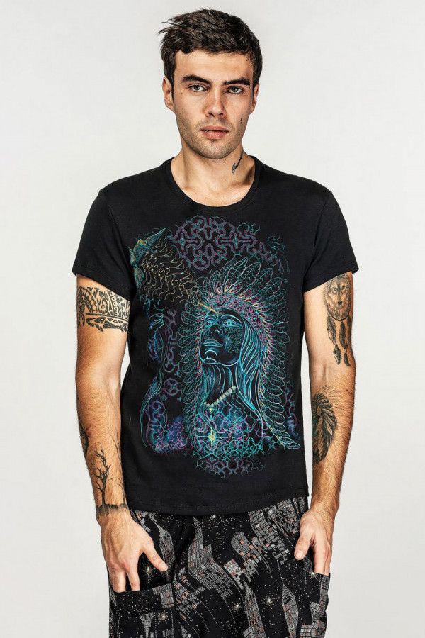 Мужская черная футболка с авторским принтом «Шаман»