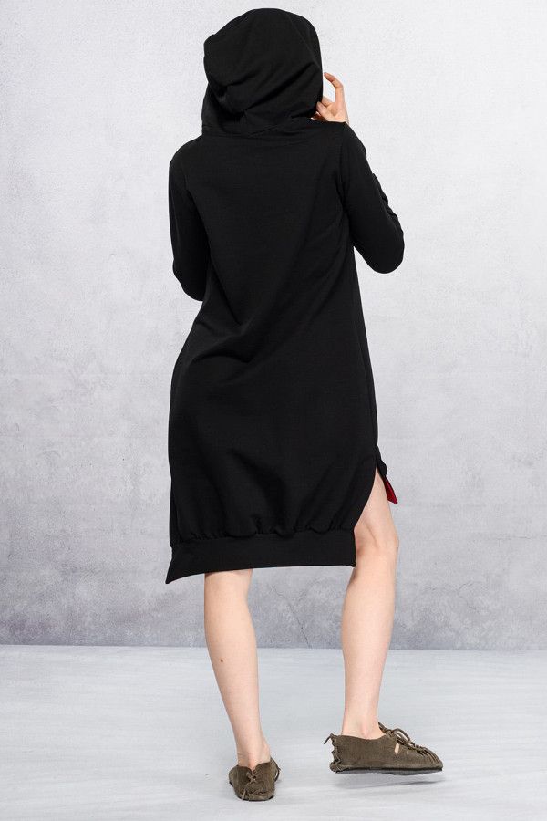 Черное платье с капюшоном Пирамида