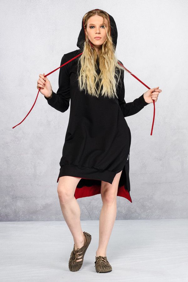 Черное платье с капюшоном Пирамида
