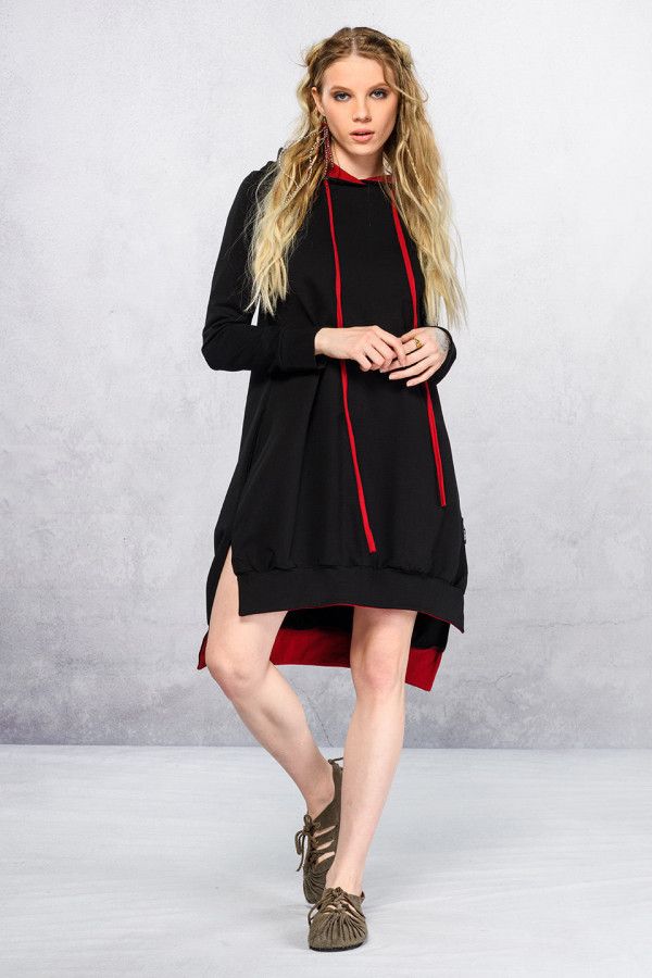 Черное платье с капюшоном Пирамида