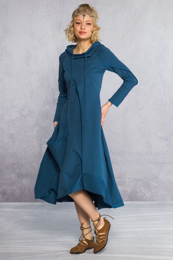 Платье с капюшоном Химават