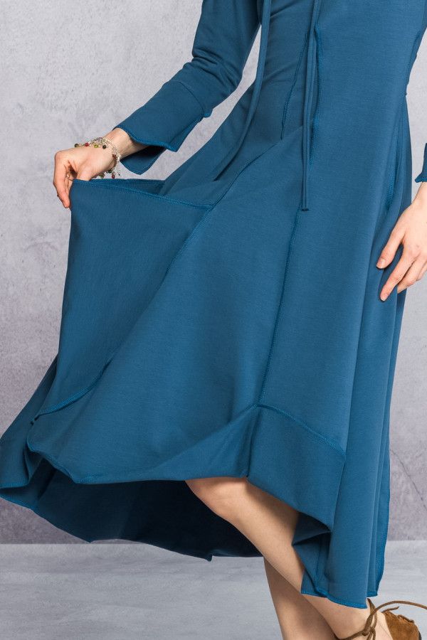 Платье с капюшоном Химават