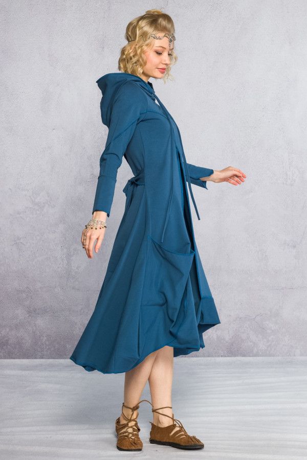 Платье с капюшоном Химават