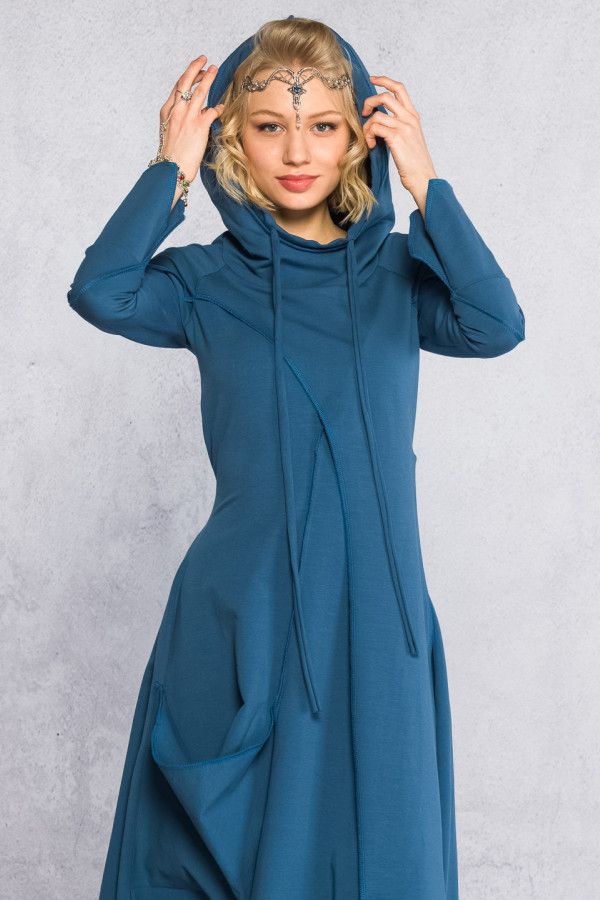 Платье с капюшоном Химават