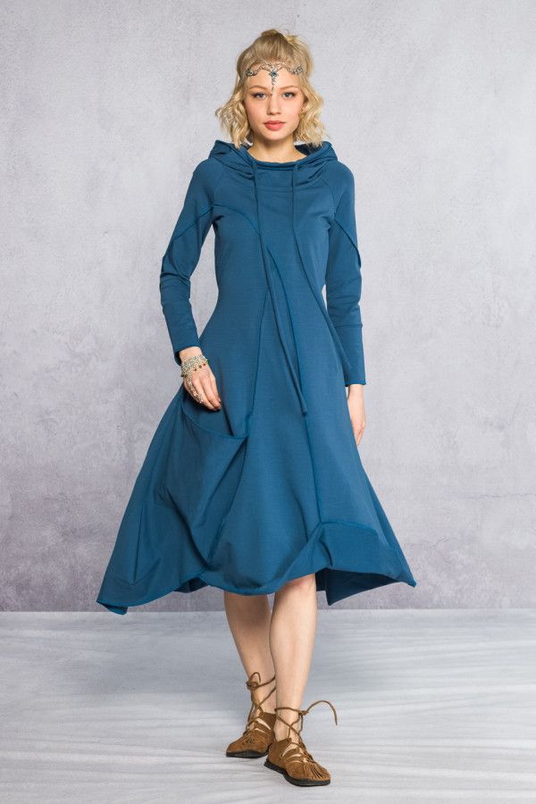 Платье с капюшоном Химават