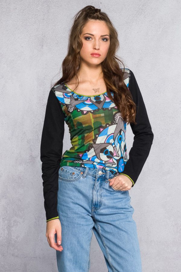 Яркая кофта Прагхаса