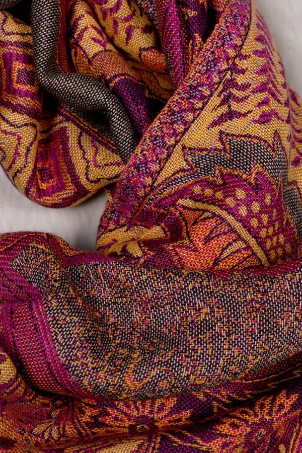 Шарф с восточными узорами Кушинагар