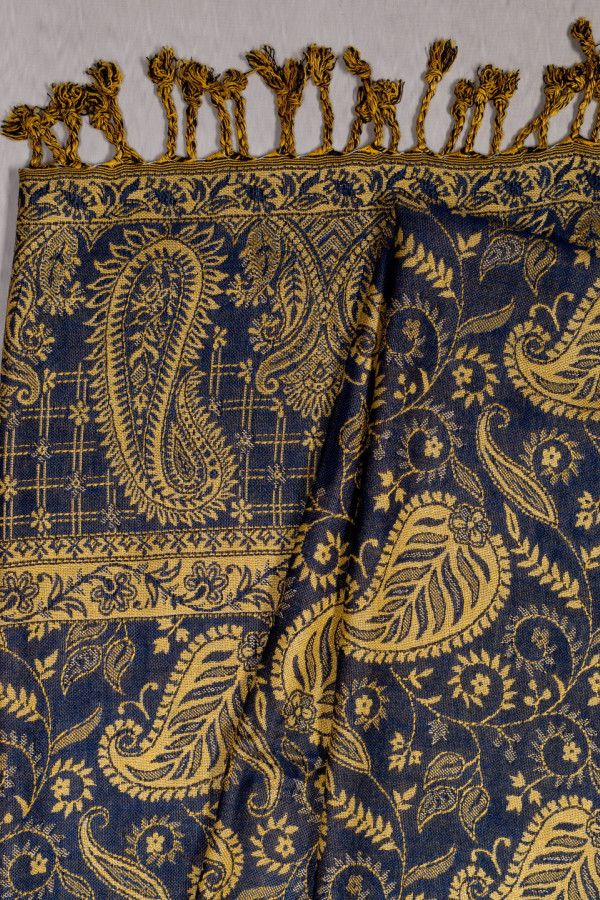 Демисезонный тонкий шарф Чалса