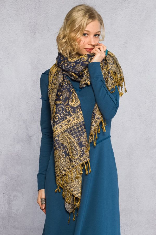 Демисезонный тонкий шарф Чалса