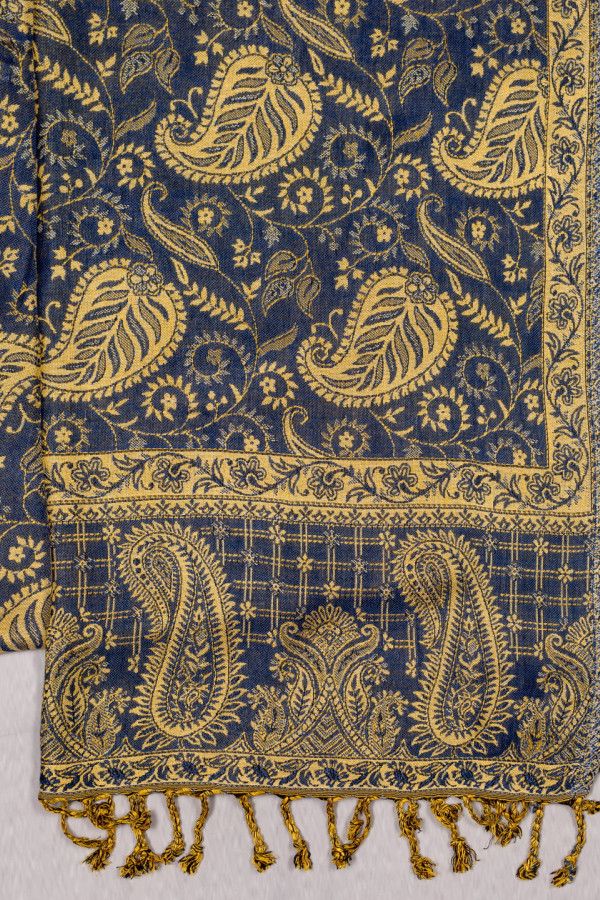 Демисезонный тонкий шарф Чалса