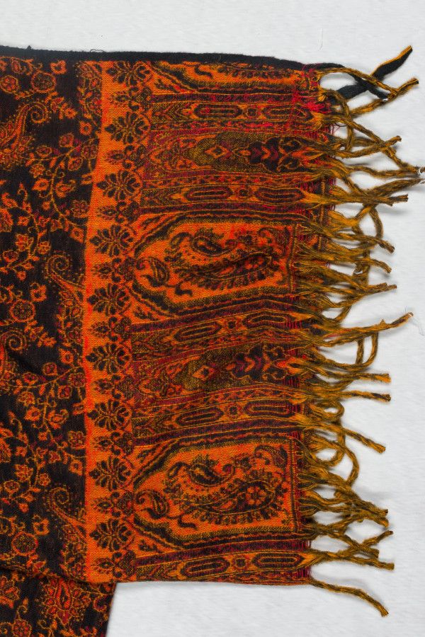 Теплый палантин с бахромой Сурат