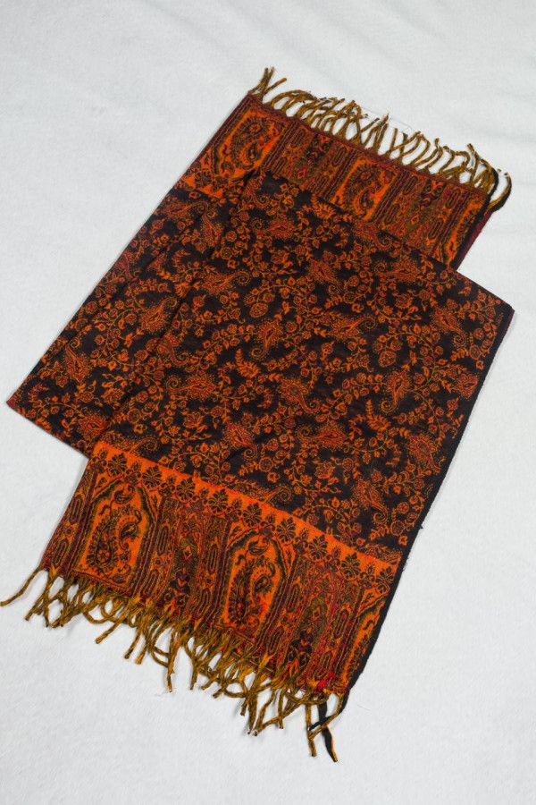 Теплый палантин с бахромой Сурат