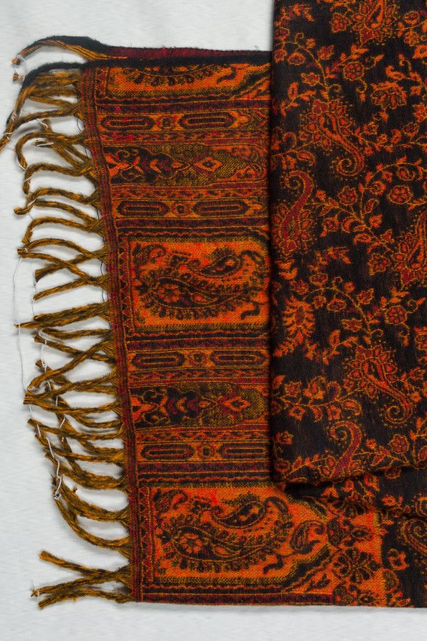 Теплый палантин с бахромой Сурат