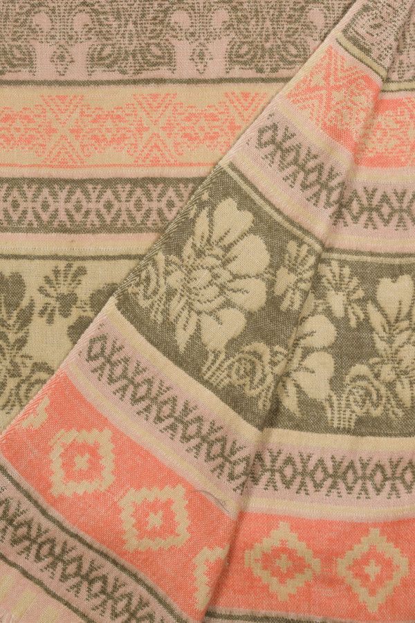 Теплый шарф Ажурные цветы