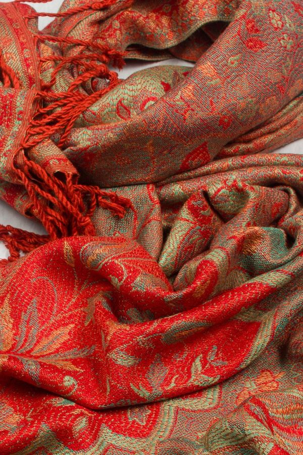 Лёгкий кашемировый платок с этническим онаментом