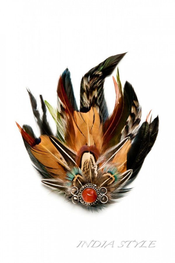 Брошь из перьев Саламандра