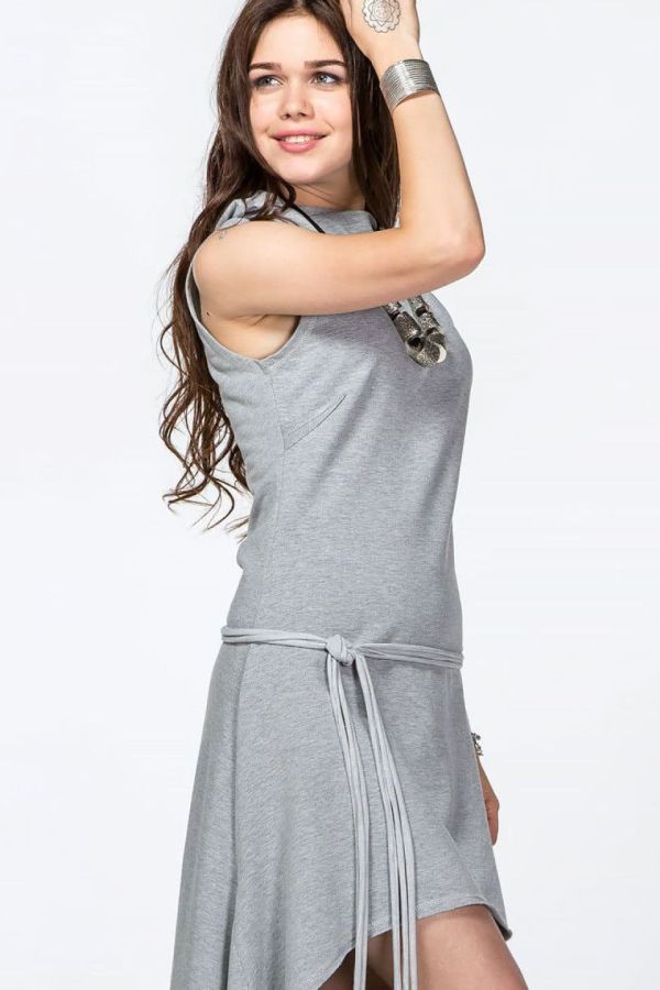 Серое асимметричное платье из футера