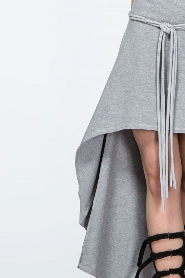 Серое асимметричное платье из футера