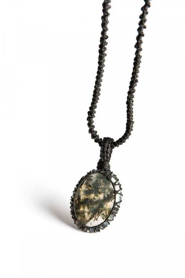 Кулон с камнем Северная природа