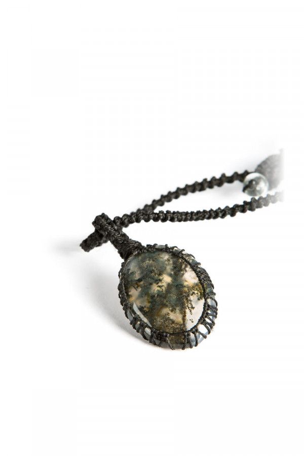 Кулон с камнем Северная природа